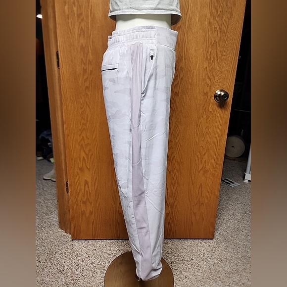 Athleta, NWT, Brooklyn Lined Camo Lux Joggers, Shasta Purple, Size 4 - Picture 6 of 16